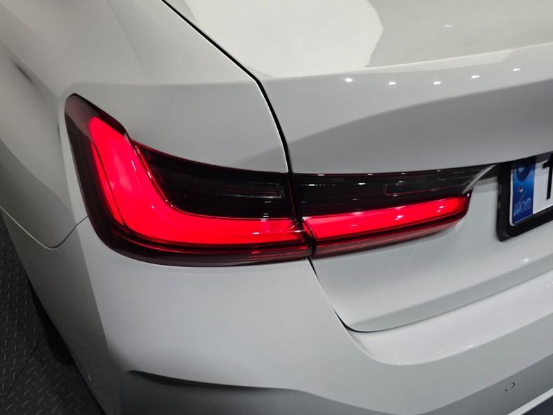 2023 BMW 3 Series 320d photo 23