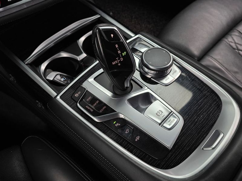 2018 BMW 7 Series 730Ld xDrive M Sport photo 9