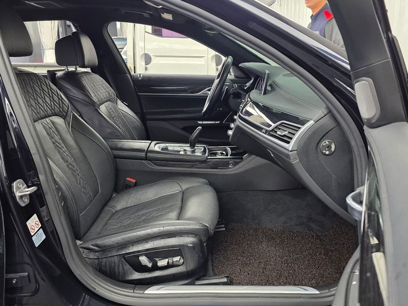 2018 BMW 7 Series 730Ld xDrive M Sport photo 11