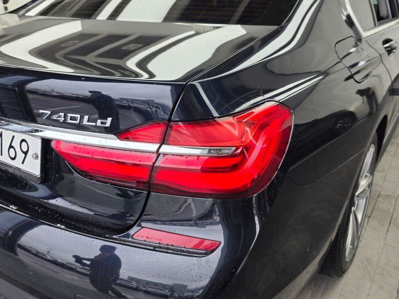 2018 BMW 7 Series 730Ld xDrive M Sport photo 23