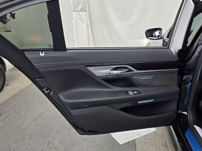 2018 BMW 7 Series 730Ld xDrive M Sport photo 25