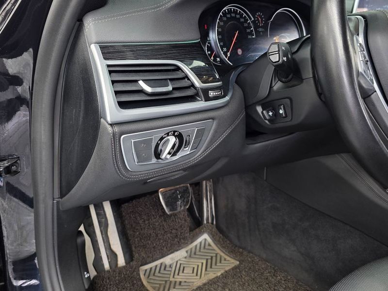 2018 BMW 7 Series 730Ld xDrive M Sport photo 28