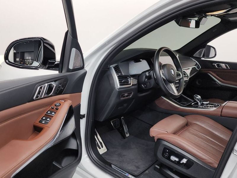 2022 BMW X5 M50i photo 10