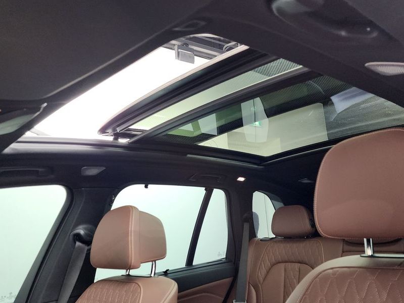 2022 BMW X5 M50i photo 16