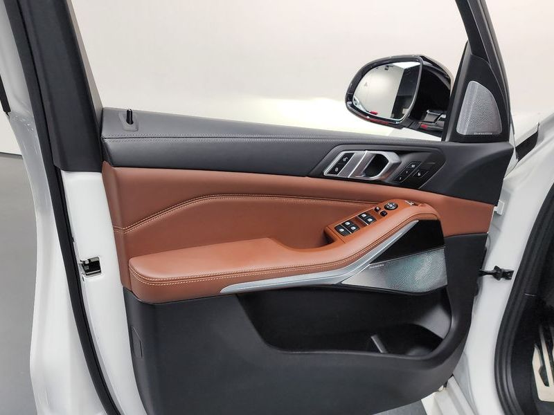 2022 BMW X5 M50i photo 24