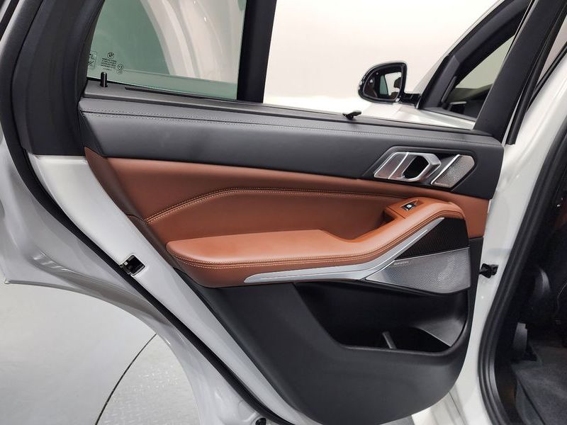 2022 BMW X5 M50i photo 25