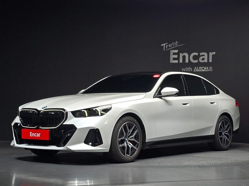 2026 BMW 5 Series 520i Special Edition photo 1