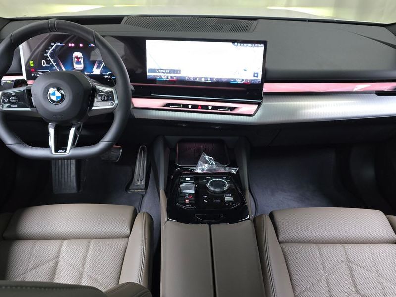 2026 BMW 5 Series 520i Special Edition photo 7