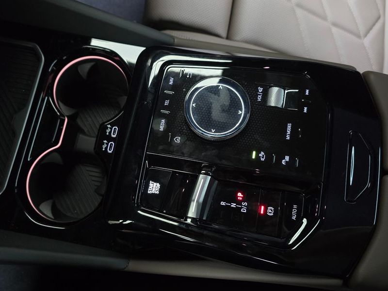2026 BMW 5 Series 520i Special Edition photo 9
