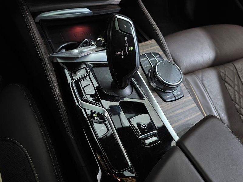 2021 BMW 5 Series 530i M Sport Package photo 9
