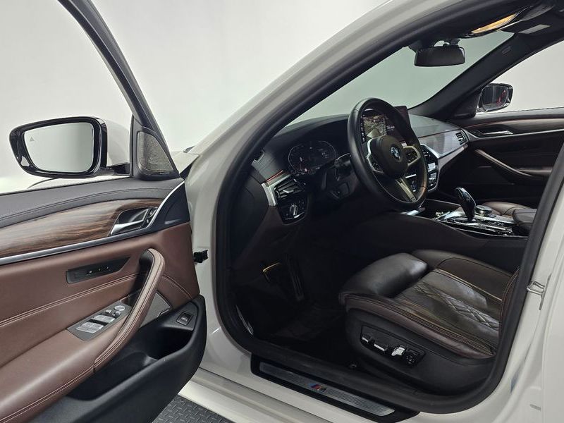 2021 BMW 5 Series 530i M Sport Package photo 10