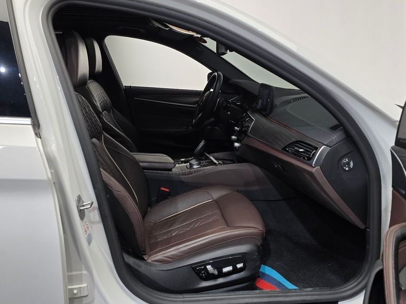 2021 BMW 5 Series 530i M Sport Package photo 11