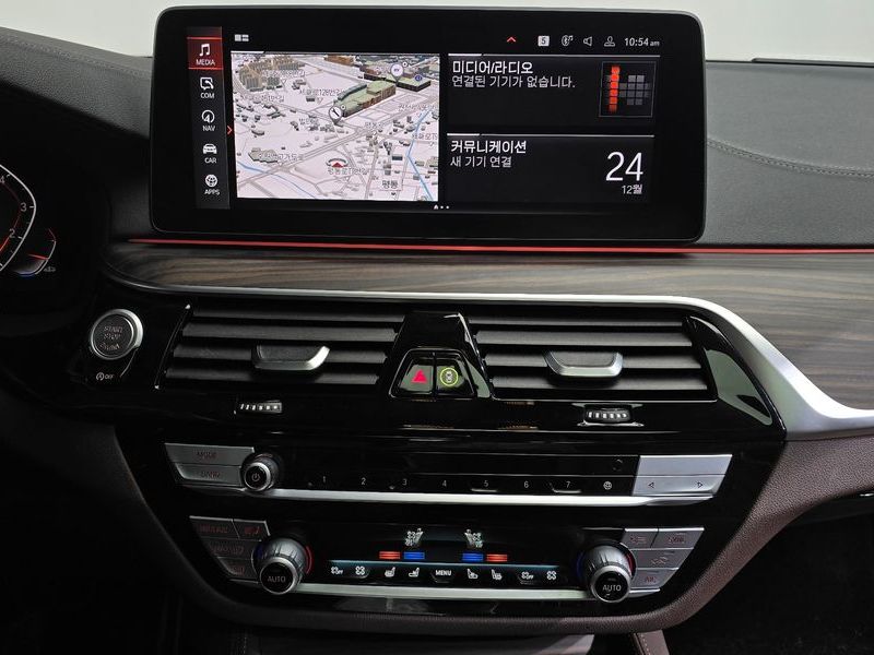 2021 BMW 5 Series 530i M Sport Package photo 14