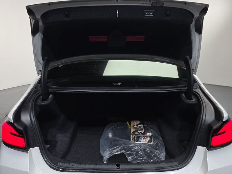2021 BMW 5 Series 530i M Sport Package photo 20
