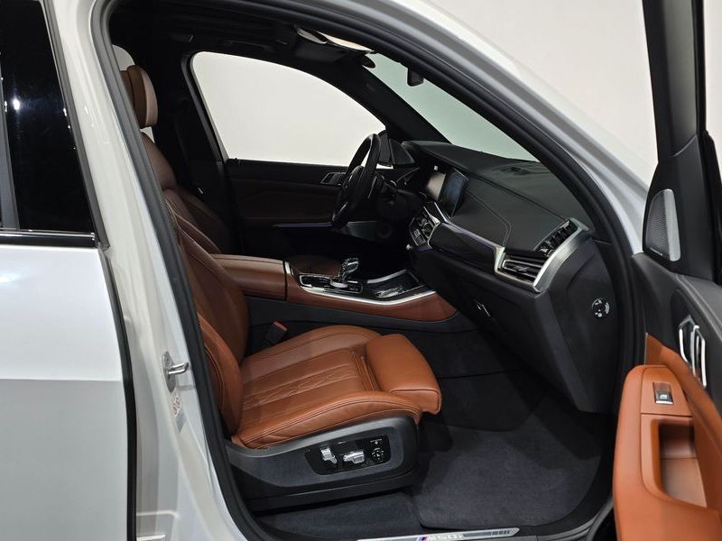 2022 BMW X5 M50i photo 11