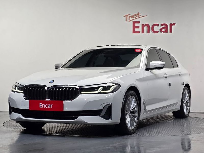 2021 BMW 5 Series 523d Luxury photo 1