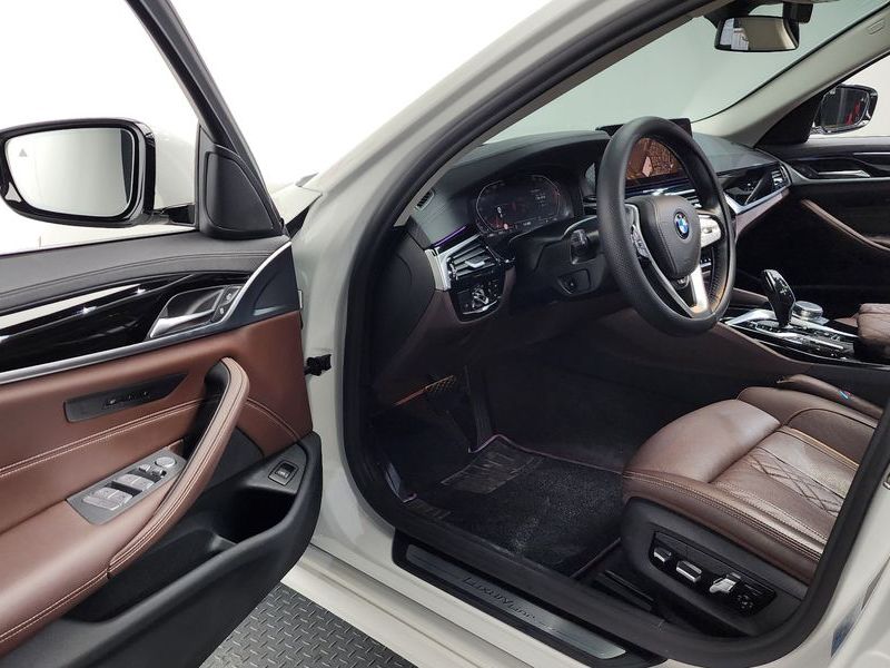2021 BMW 5 Series 523d Luxury photo 10