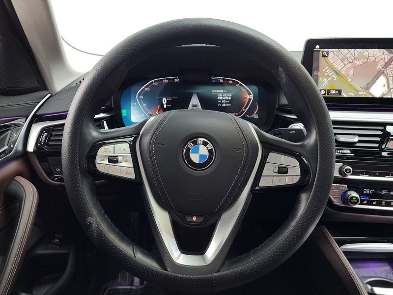 2021 BMW 5 Series 523d Luxury photo 13