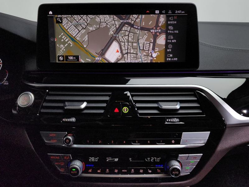 2021 BMW 5 Series 523d Luxury photo 14
