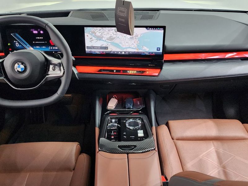 2024 BMW 5 Series 530i xDrive photo 7