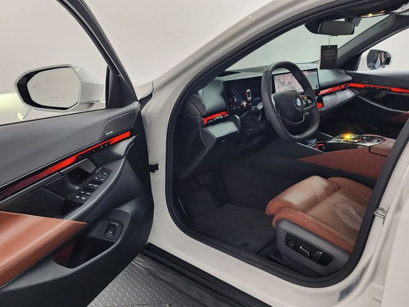 2024 BMW 5 Series 530i xDrive photo 10