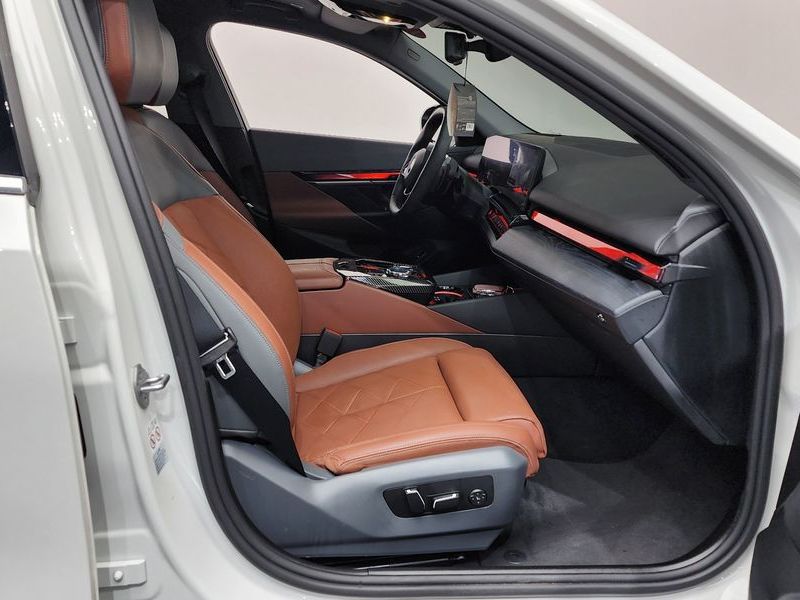 2024 BMW 5 Series 530i xDrive photo 11