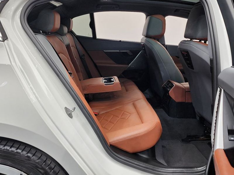 2024 BMW 5 Series 530i xDrive photo 12
