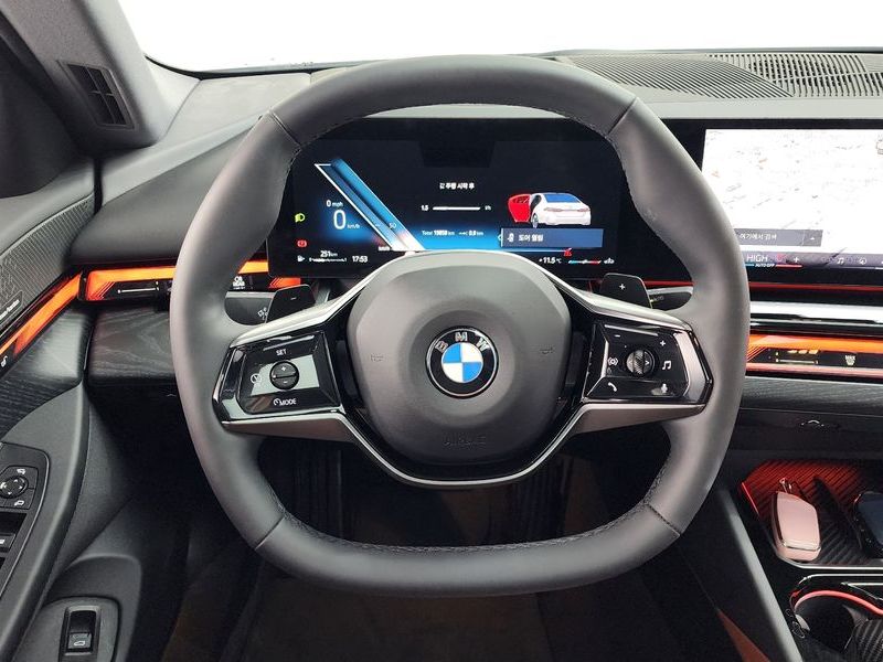 2024 BMW 5 Series 530i xDrive photo 13