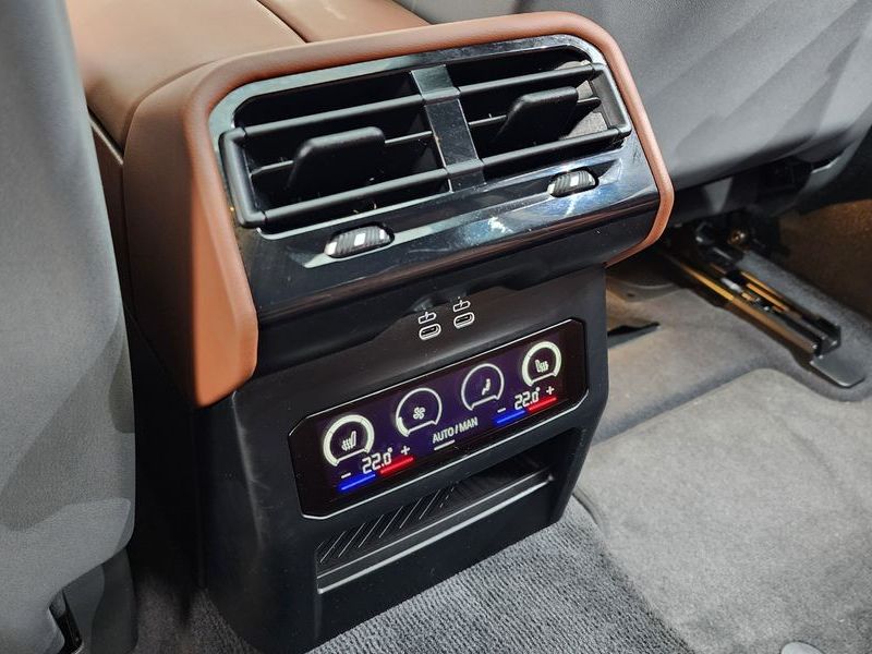 2024 BMW 5 Series 530i xDrive photo 18