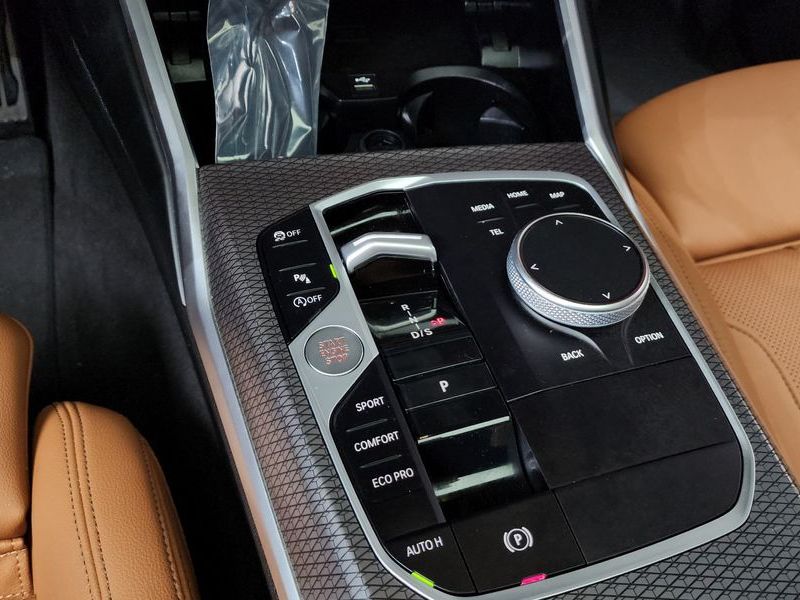 2024 BMW 3 Series 320i M Sport photo 9