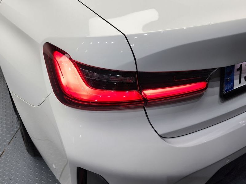 2024 BMW 3 Series 320i M Sport photo 23