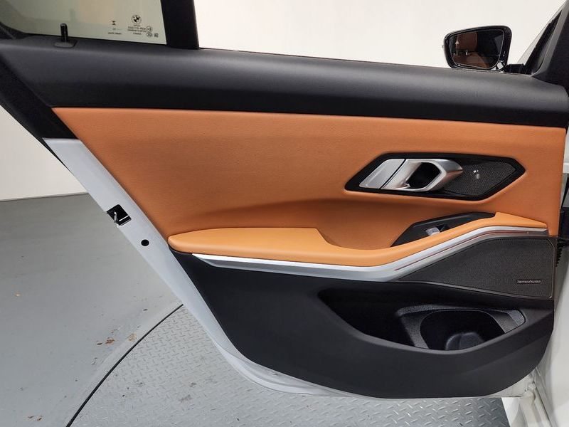 2024 BMW 3 Series 320i M Sport photo 25