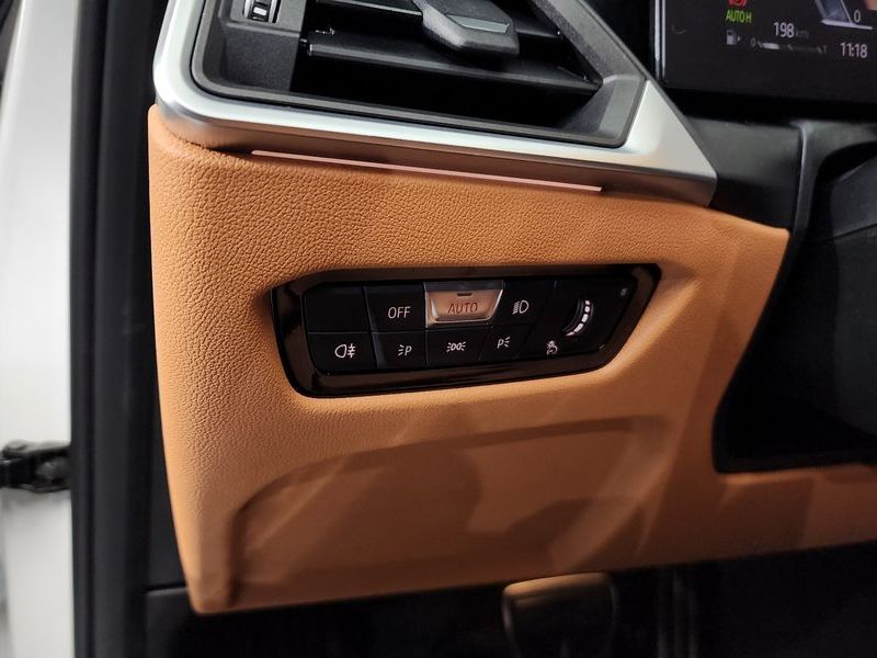2024 BMW 3 Series 320i M Sport photo 30
