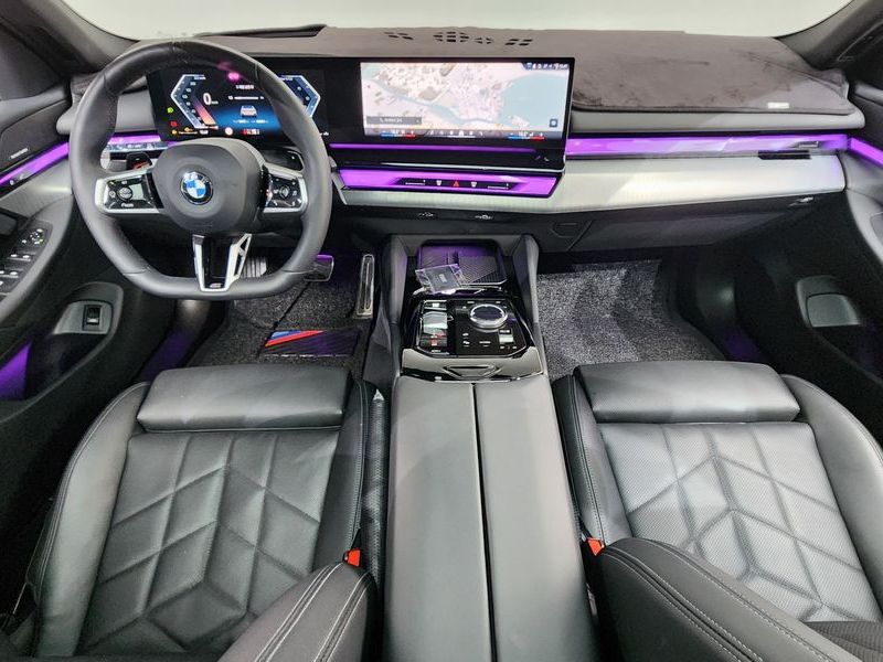 2025 BMW 5 Series 520i M Sport photo 7