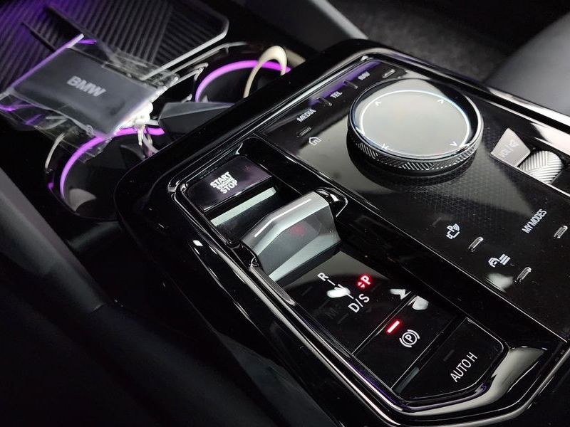 2025 BMW 5 Series 520i M Sport photo 9