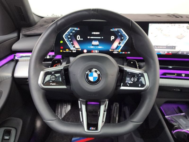 2025 BMW 5 Series 520i M Sport photo 14