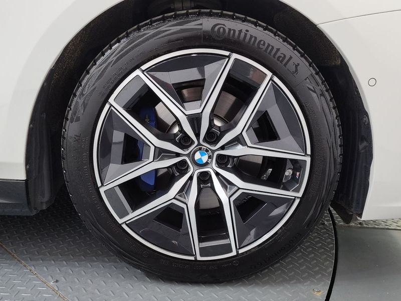 2025 BMW 5 Series 520i M Sport photo 20
