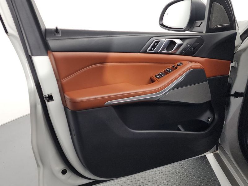 2022 BMW X5 xDrive 45e M Sport photo 24