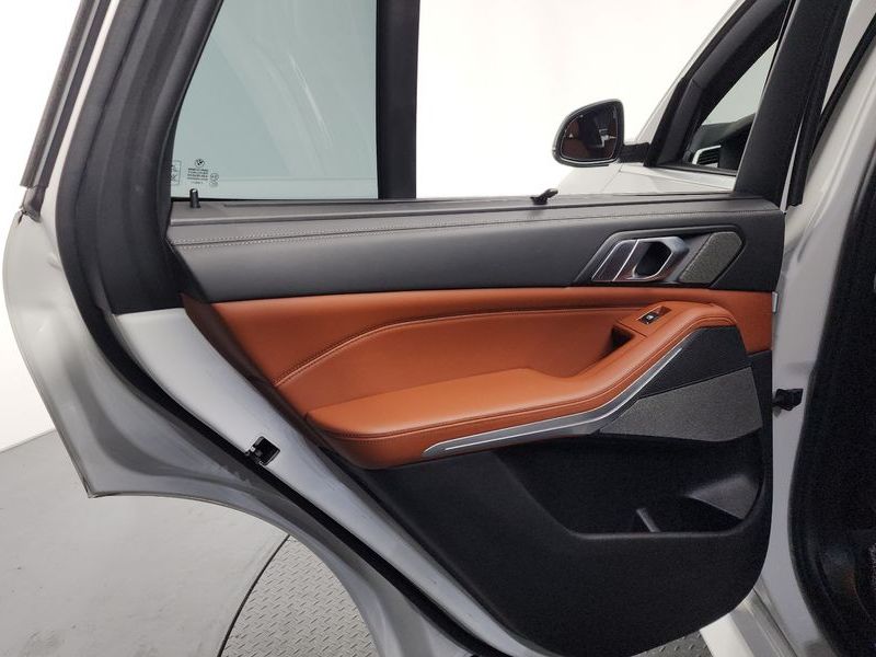 2022 BMW X5 xDrive 45e M Sport photo 25
