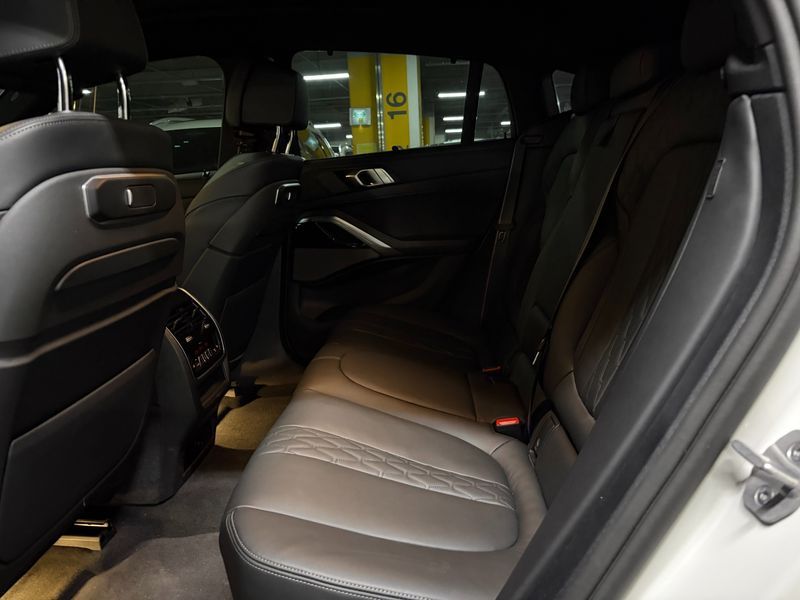 2026 BMW X6 xDrive40d M Sport Online Exclusive photo 11