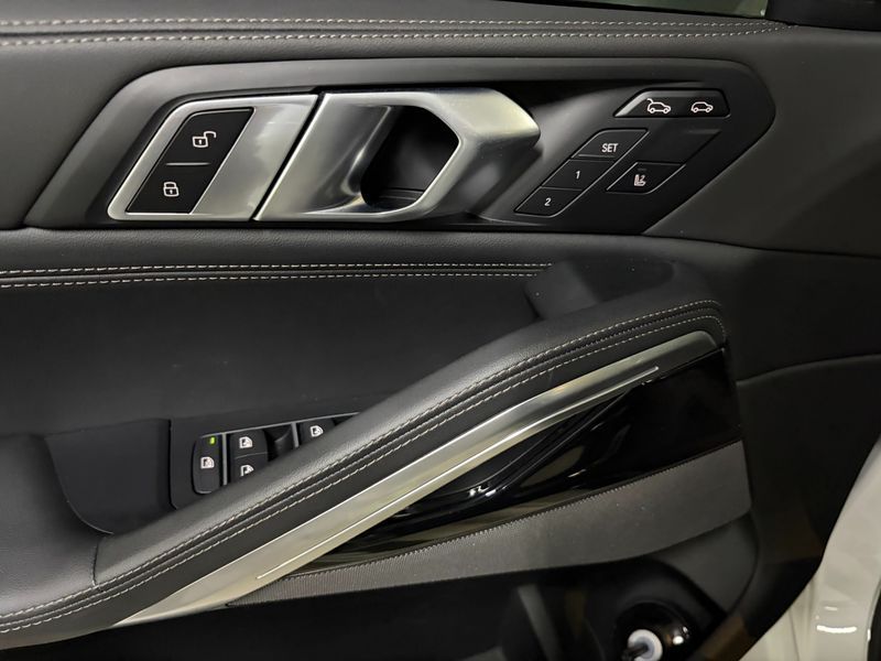 2026 BMW X6 xDrive40d M Sport Online Exclusive photo 12