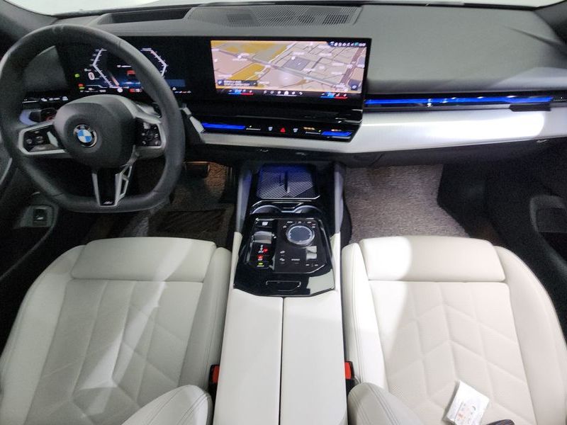 2024 BMW 5 Series 520i M Sport photo 7