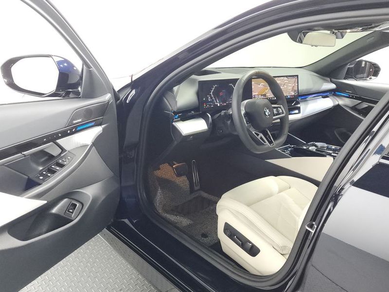 2024 BMW 5 Series 520i M Sport photo 10