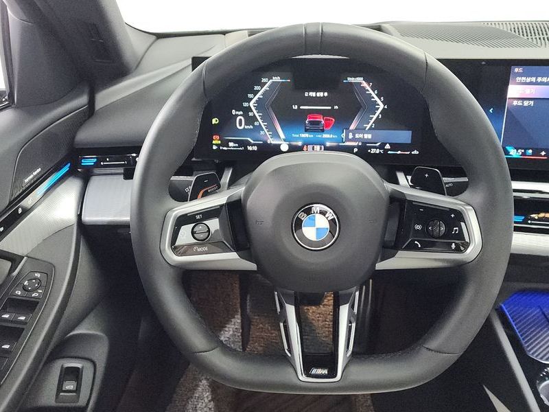 2024 BMW 5 Series 520i M Sport photo 13