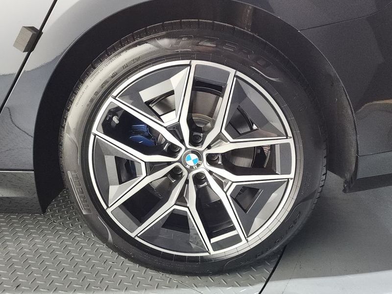 2024 BMW 5 Series 520i M Sport photo 21