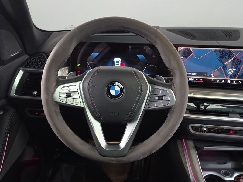 2024 BMW X7 xDrive 40i Design Pure Excellence 6-Seater photo 12