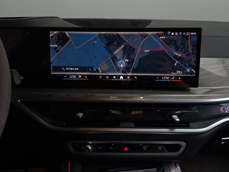2024 BMW X7 xDrive 40i Design Pure Excellence 6-Seater photo 13