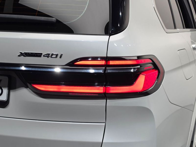 2024 BMW X7 xDrive 40i Design Pure Excellence 6-Seater photo 23