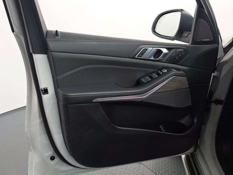 2024 BMW X7 xDrive 40i Design Pure Excellence 6-Seater photo 24