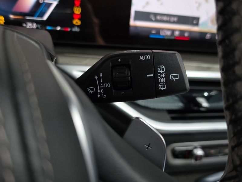 2024 BMW X7 xDrive 40i Design Pure Excellence 6-Seater photo 28